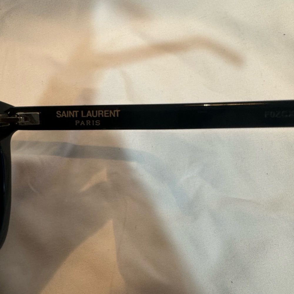 Men’s Saint Laurent sunglasses - Picture 4 of 12
